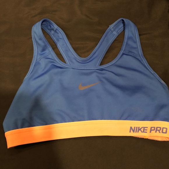 Nike bras - Picture 2 of 2
